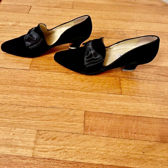 Nine West Black Velvet Heels w/ a bow size 10M - Picture 8 of 10